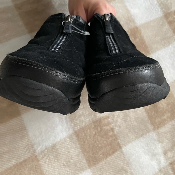 Lands End Leather Quilted Shoe size 7 Black Womens Casual Shoes New in Box - Picture 3 of 10